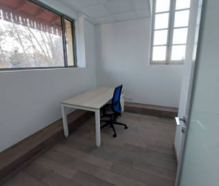 Bureau privé 12 m² 2 postes Coworking Boulevard Dethez Istres 13800 - photo 1